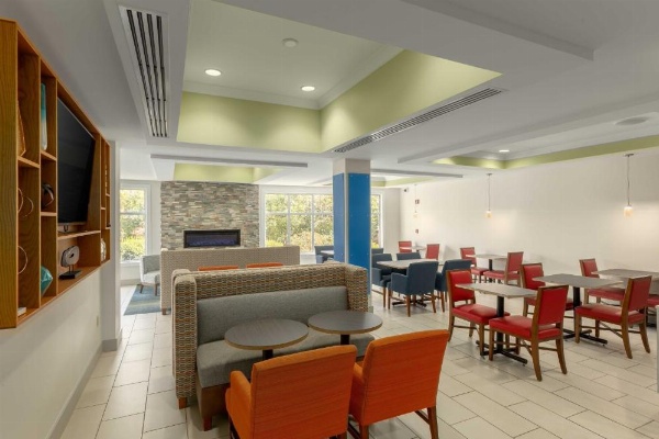 Holiday Inn Express Hotel & Suites Binghamton University-Vestal image 17