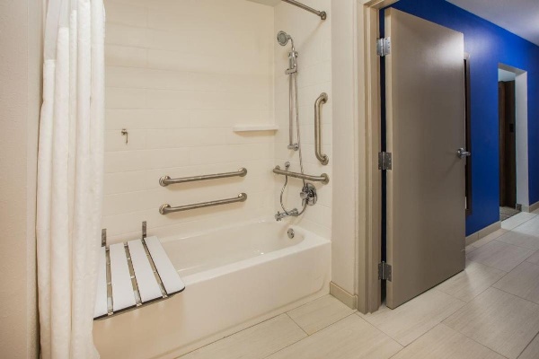Holiday Inn Express Hotel & Suites Binghamton University-Vestal image 2